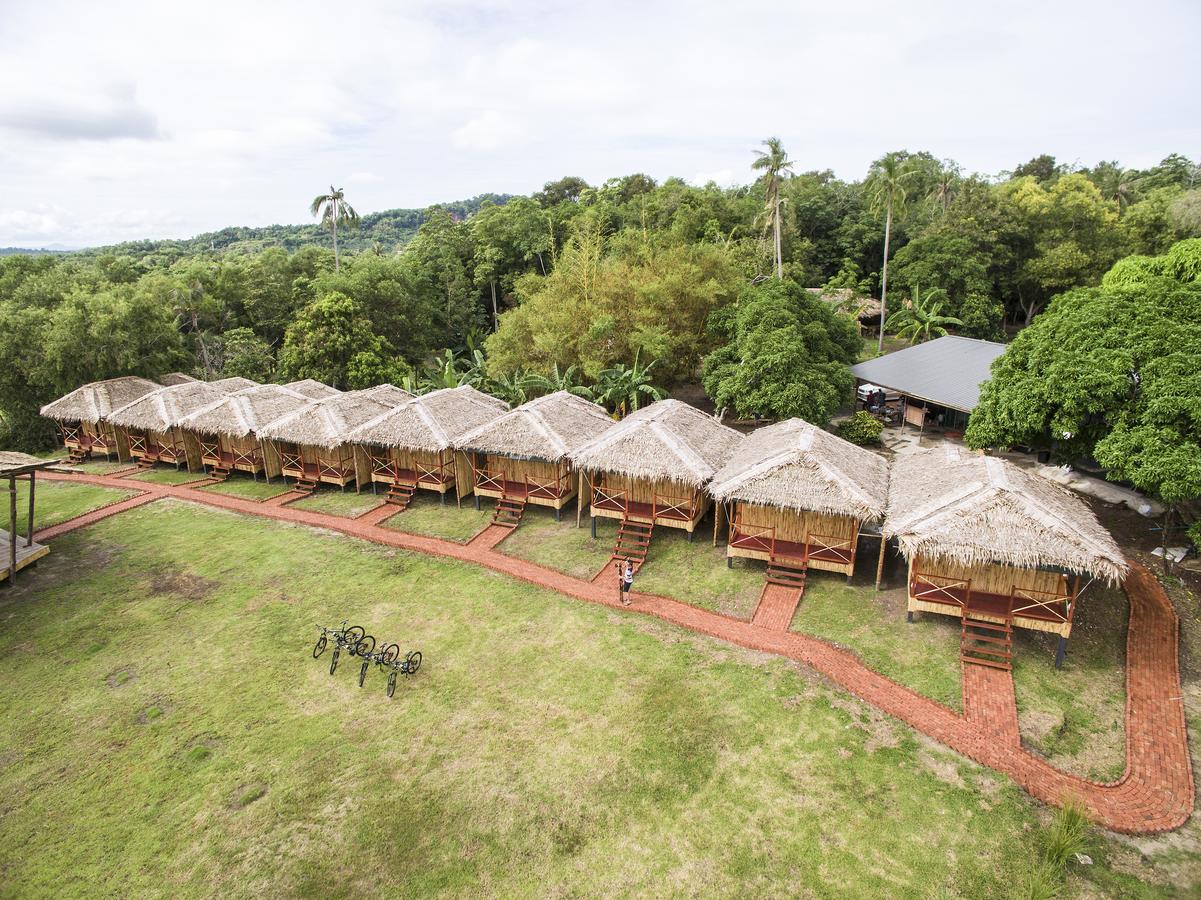 Отель 9 Huts On A Hill Кудат Экстерьер фото